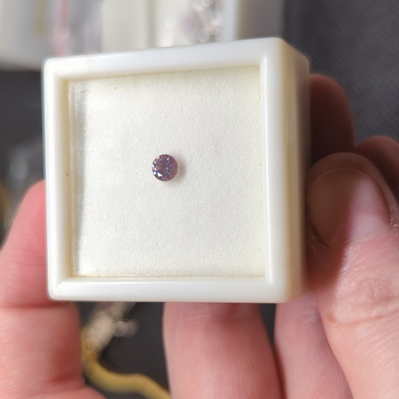 COPY - .25ct Malaya garnet bright pink sparkly - Picture 4 of 4